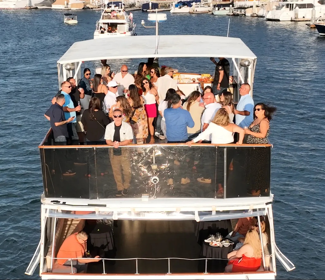 Weekend yacht rental packages in Newport – flexible by the hour